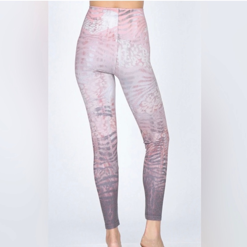 ๐ NWT M. Rena Light Grey Vintage T Athletic Pants Leggings - Picture 7 of 7